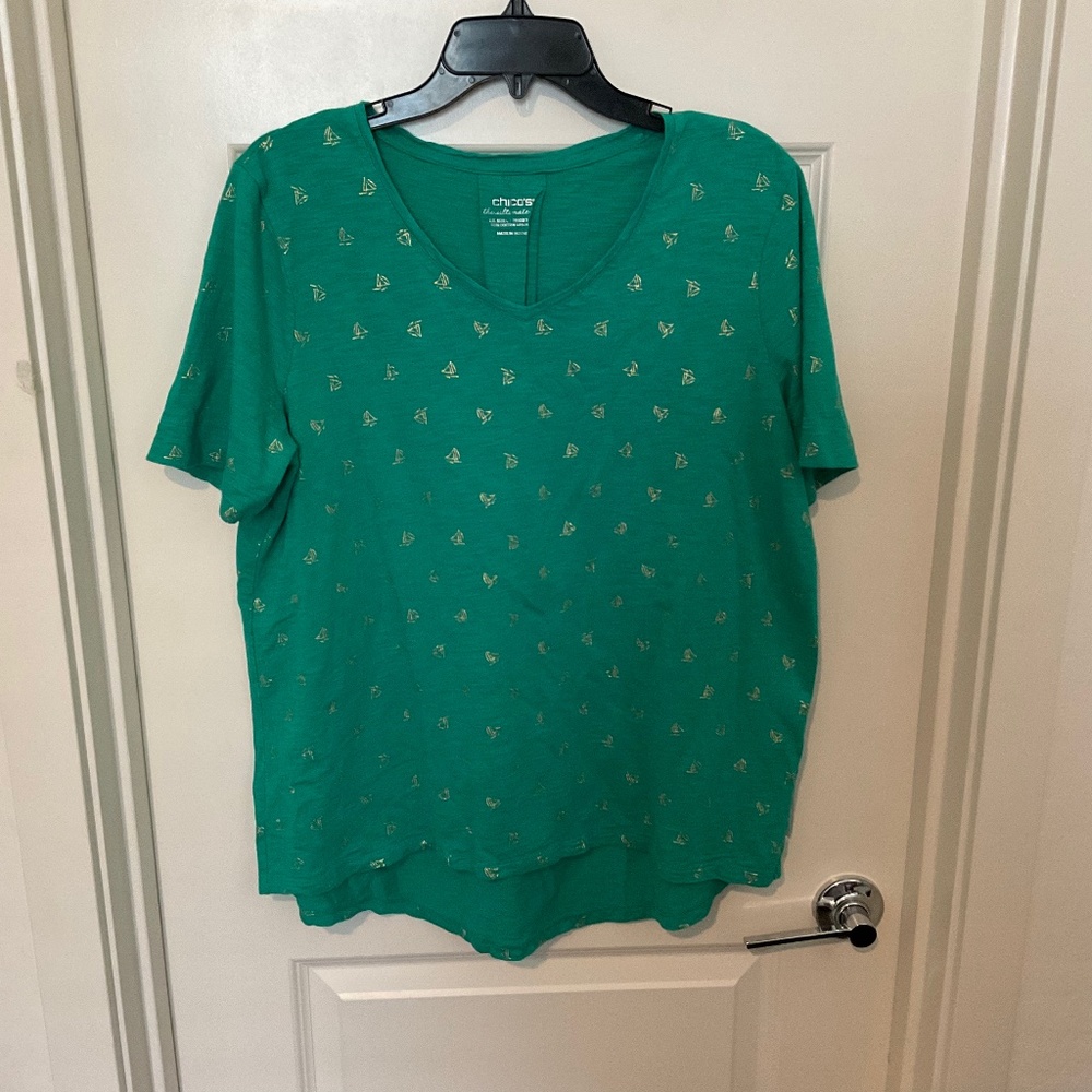 Chico’s The Ultimate Tee - Emerald Green with Gold Sailboats‎ - Size Large